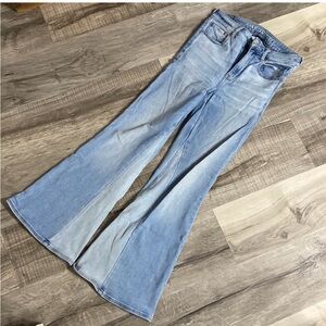 AE Super Hi Rise Flare Jeans Two Tone Light Wash
